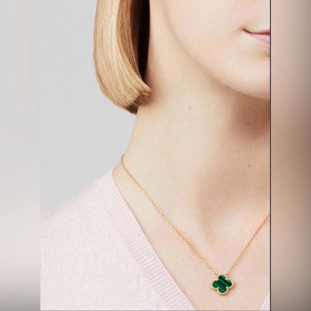 Enchanted Clover Pendant Necklace 18k rose gold